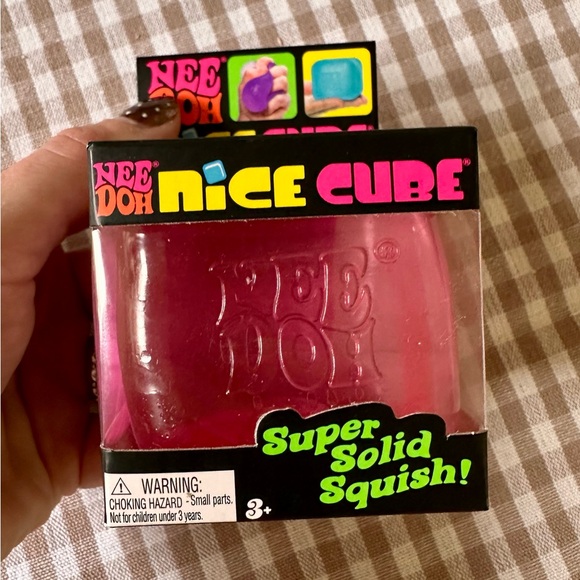 NeeDoh Nice Cube Squeeze Toy - PINK & BRAND NEW - Picture 3 of 5
